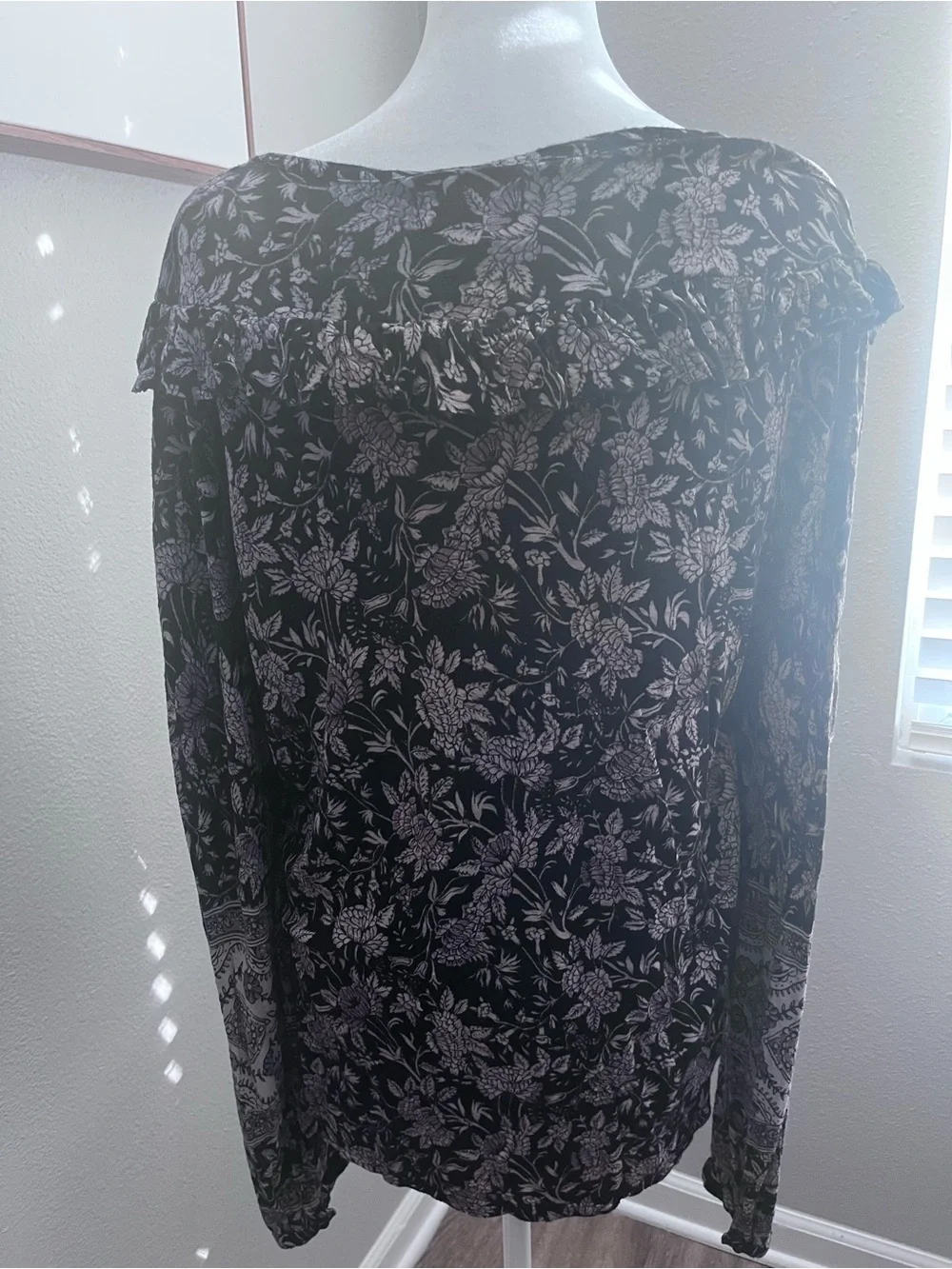 Lucky Brand Black Floral V-Neck Long-Sleeve Blouse